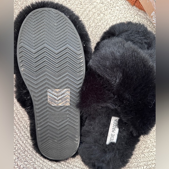 Steven madden house shoes - Picture 2 of 2